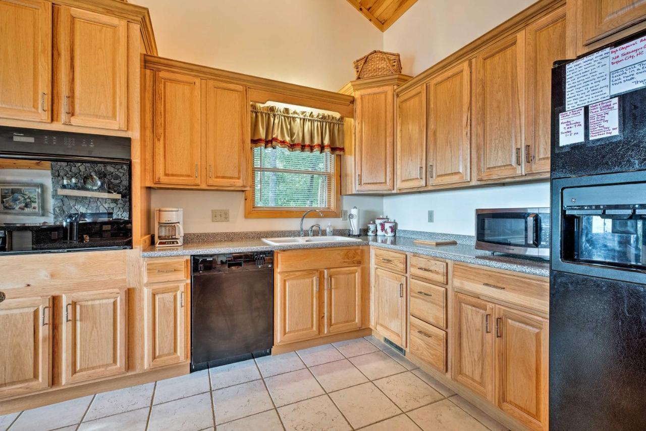 Smoky Mountain Vacation Rental Near Bryson City! Exterior photo
